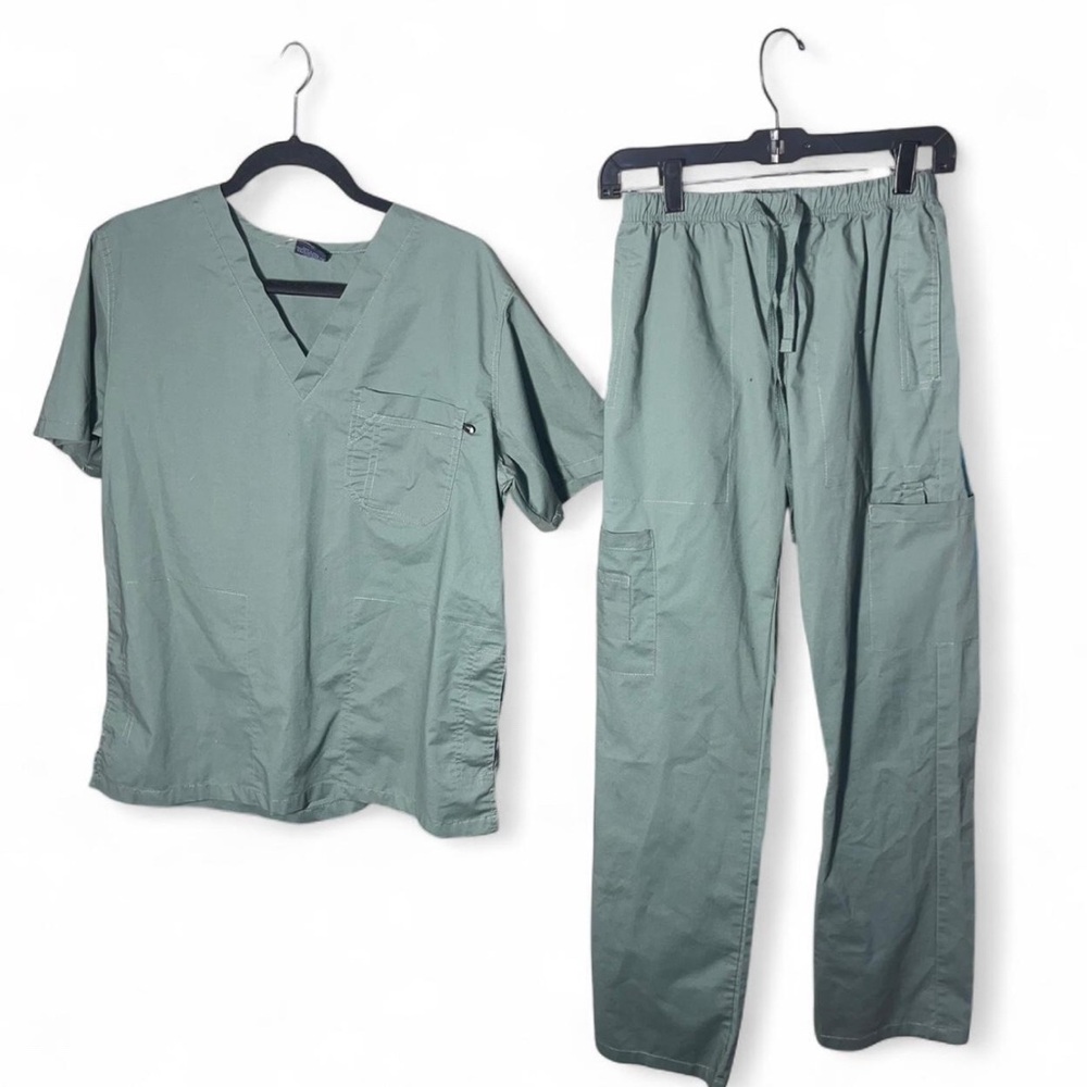 Green Scrub Set - Picture 2 of 4